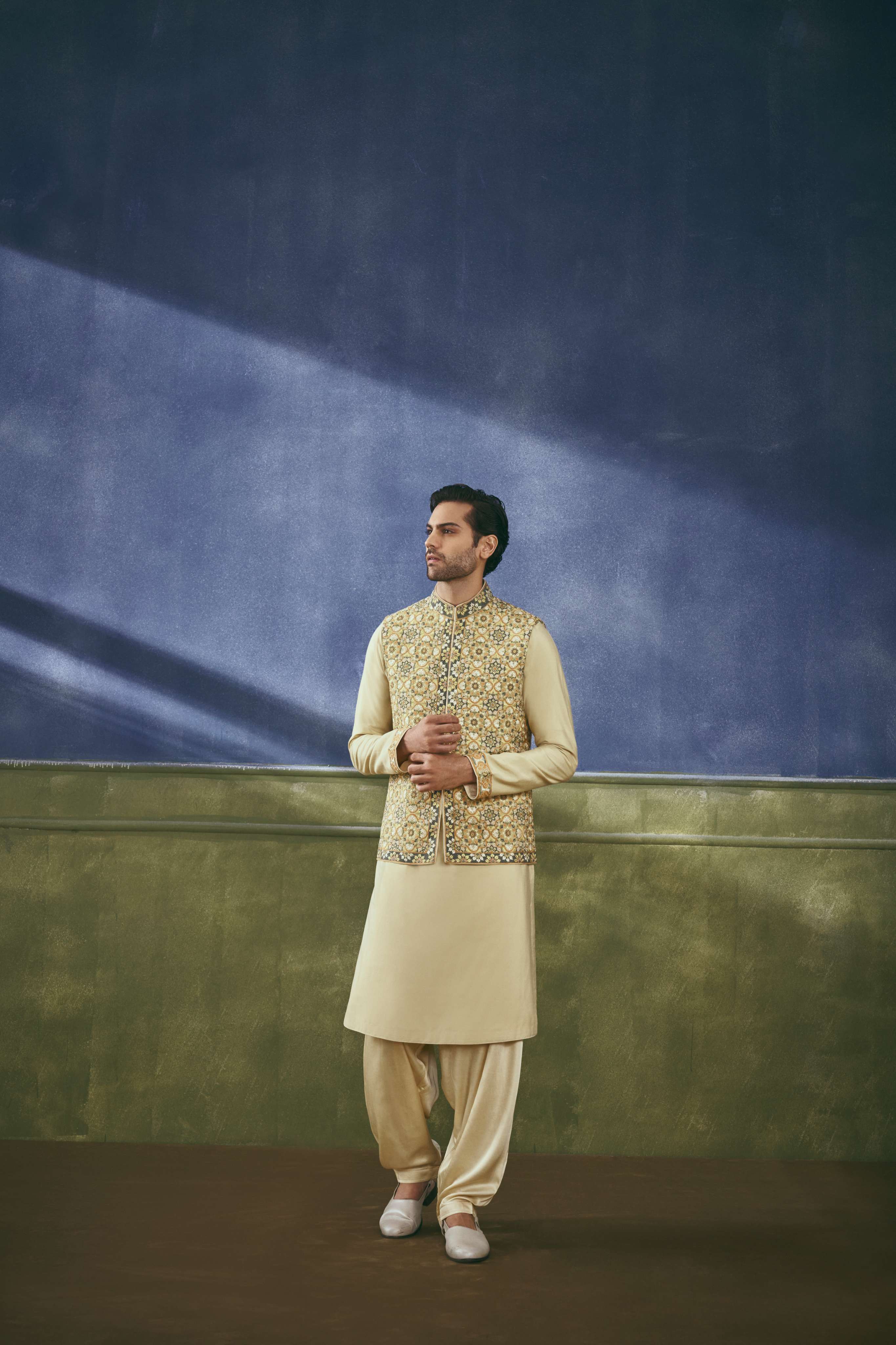 Geometric Vine Embroidered Bundi Set