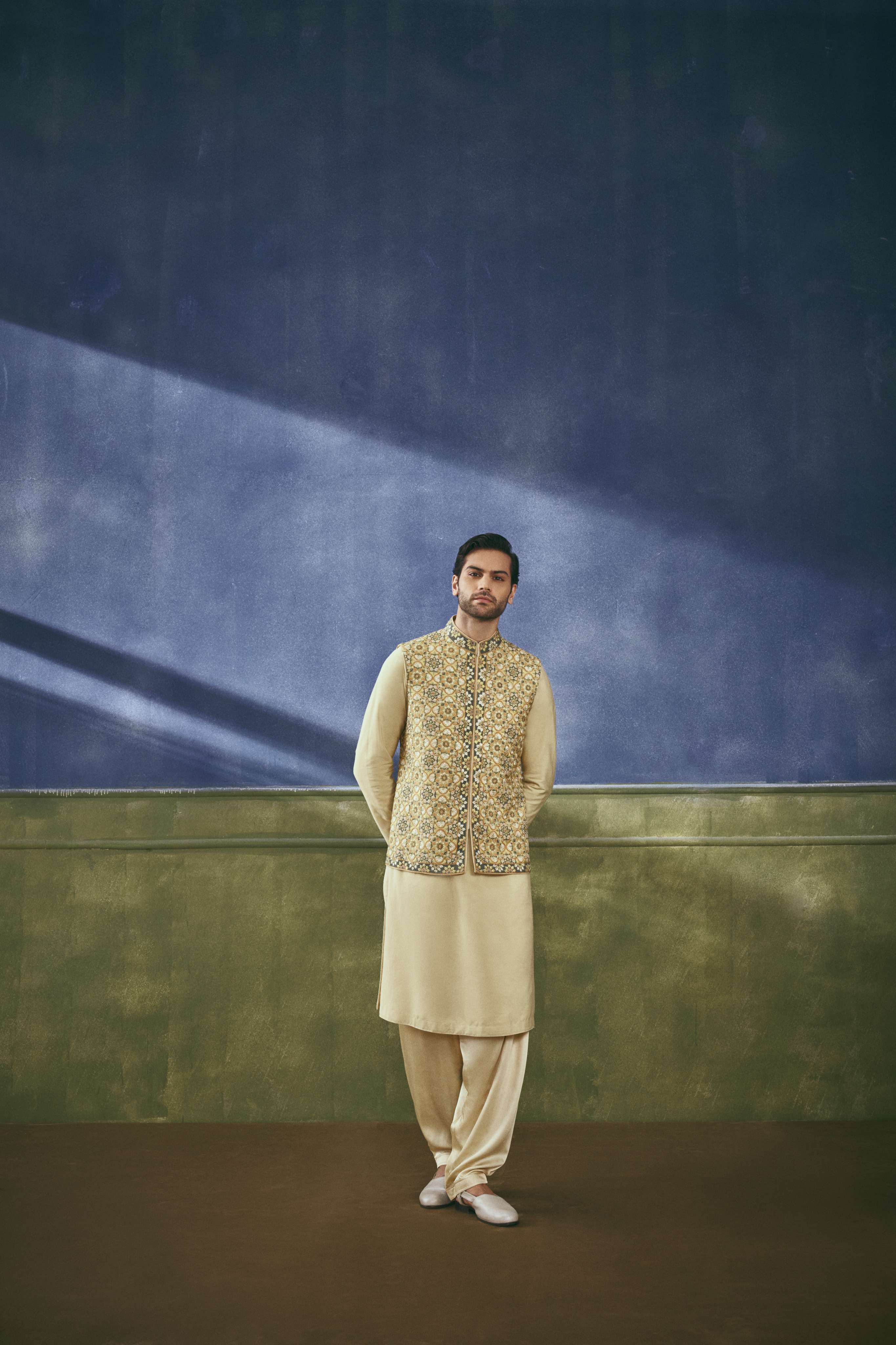 Geometric Vine Embroidered Bundi Set