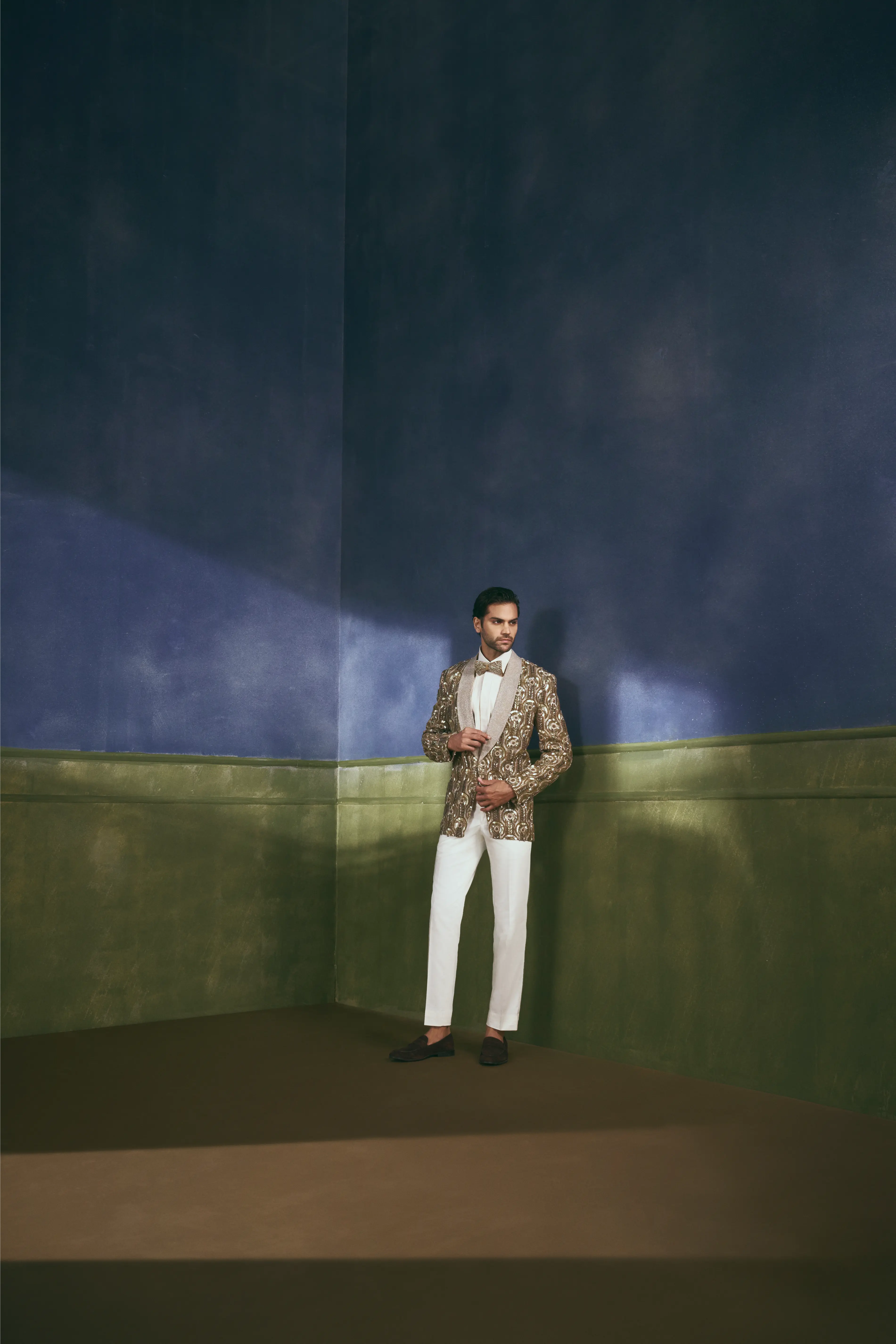 Darbar Crest Tuxedo